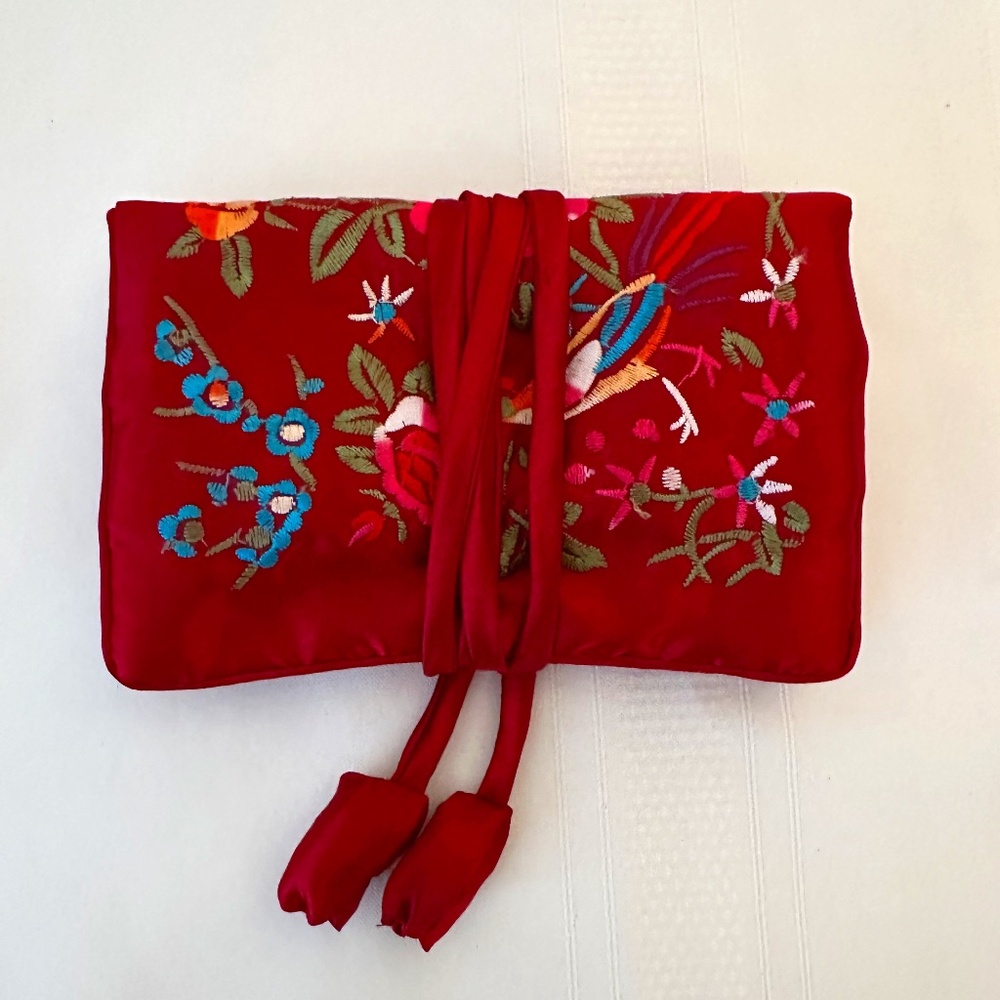 Silk-satinJewelry Roll Travel Case for necklaces bracelets, earrings and more